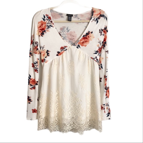Rue21 Tops - Rue 21 floral and lace v-neck long sleeve tunic